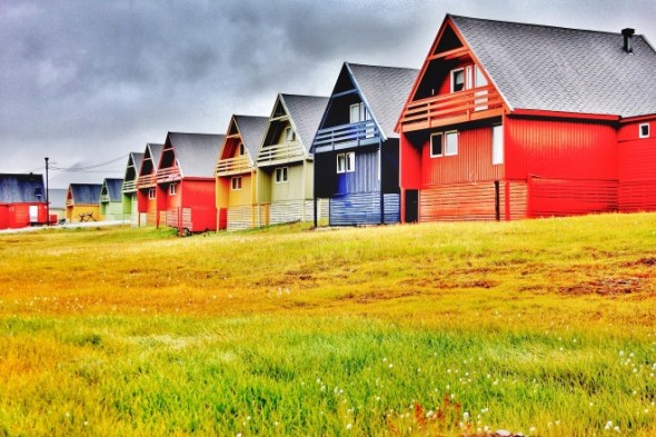Longyearbyen-colourful-houses-660x440